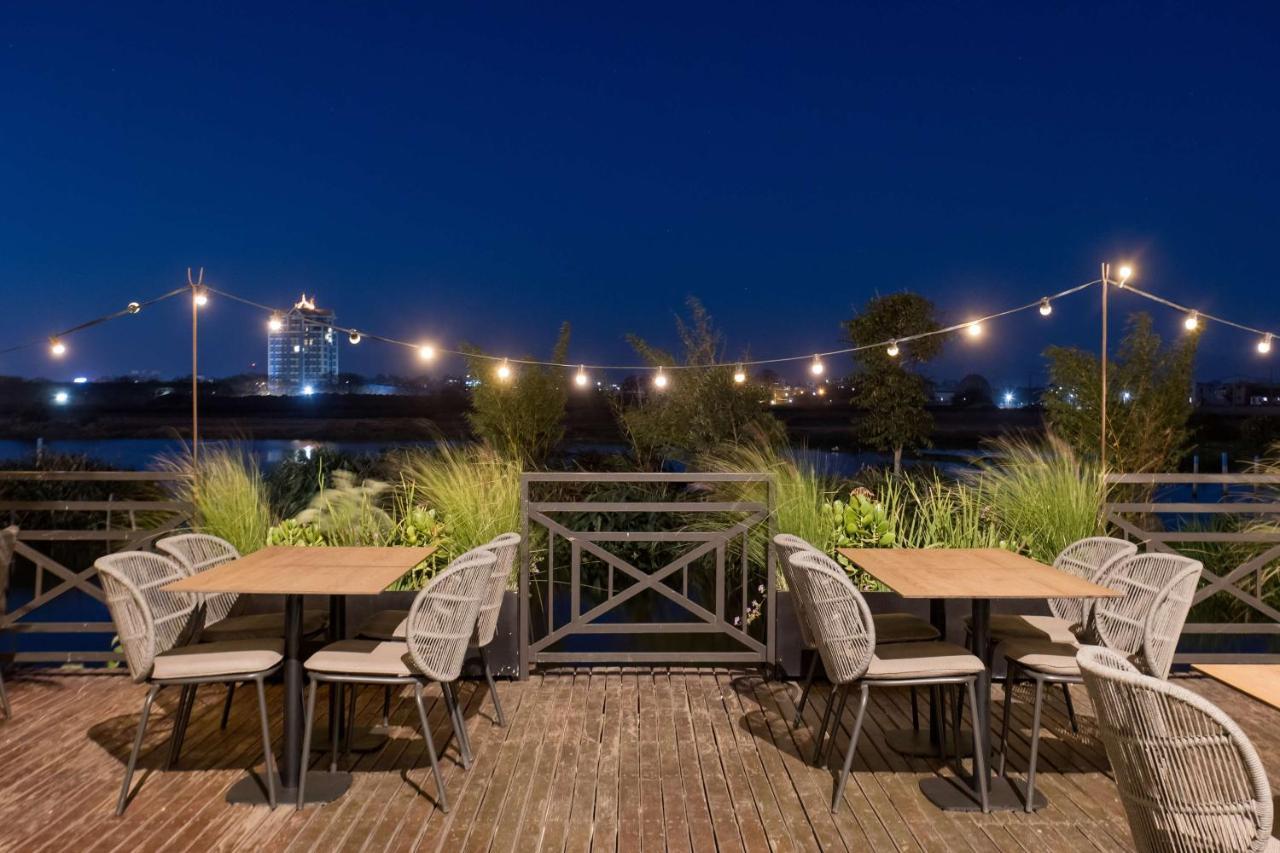 Radisson Hotel Tamboho Waterfront Антананаріву Екстер'єр фото